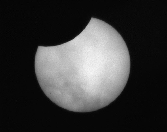 2004年10月14日の部分日食の写真 午前11時23分撮影