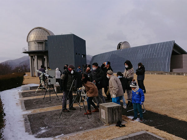 観測広場（2019年1月の日食観察会）