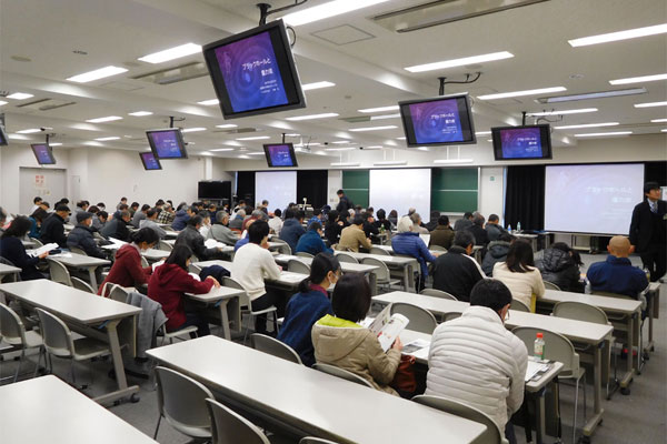 講演会直前の様子 2017年12月 群馬大学にて