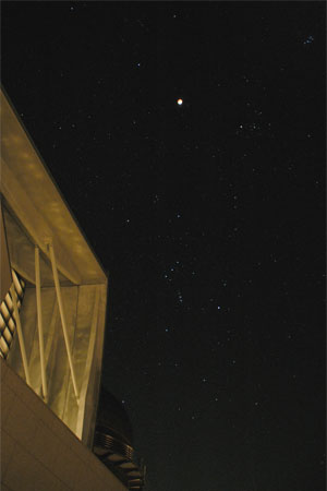 皆既月食中の星空 2011年12月10日23時15分撮影 ぐんま天文台