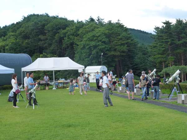 屋外会場、昼間の様子
