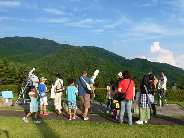 屋外会場の望遠鏡、昼間の様子